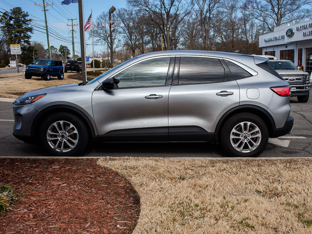Used 2022 Ford Escape SE image 3
