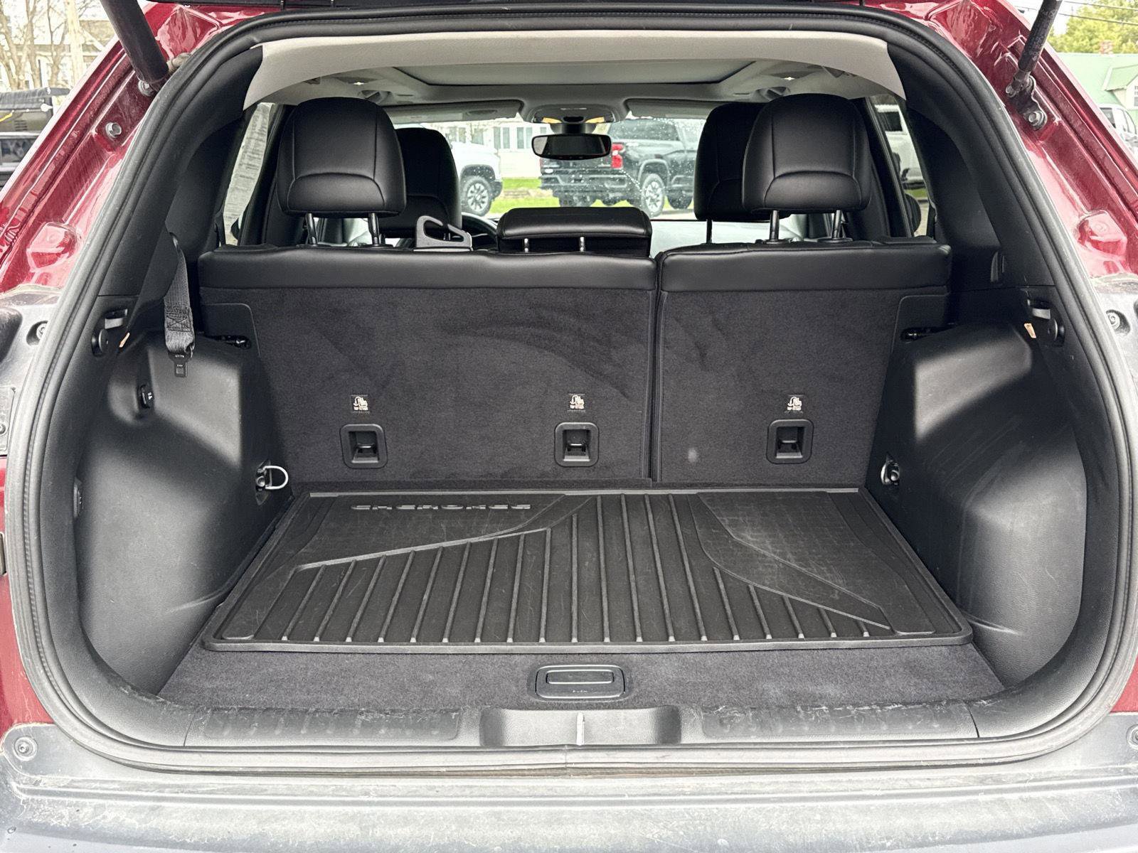 Used 2019 Jeep Cherokee Limited AWD/4WD image 15