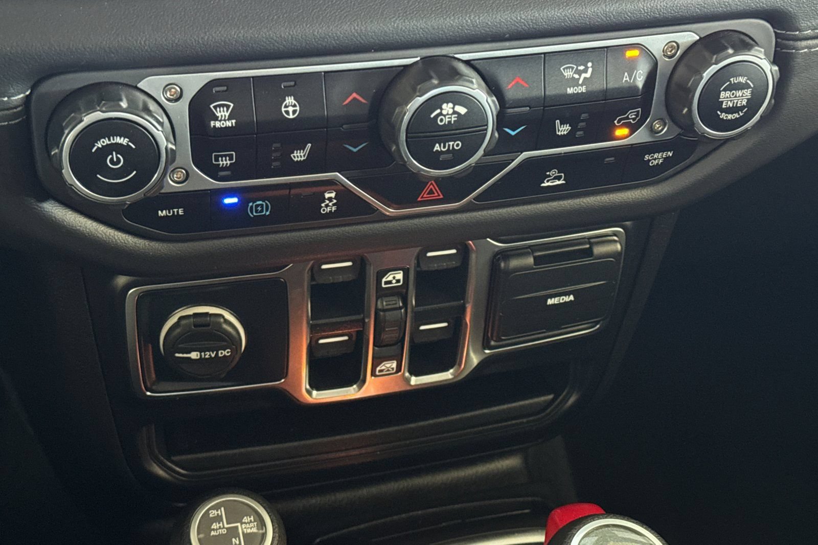 Used 2025 Jeep Wrangler Unlimited Sahara AWD/4WD image 20