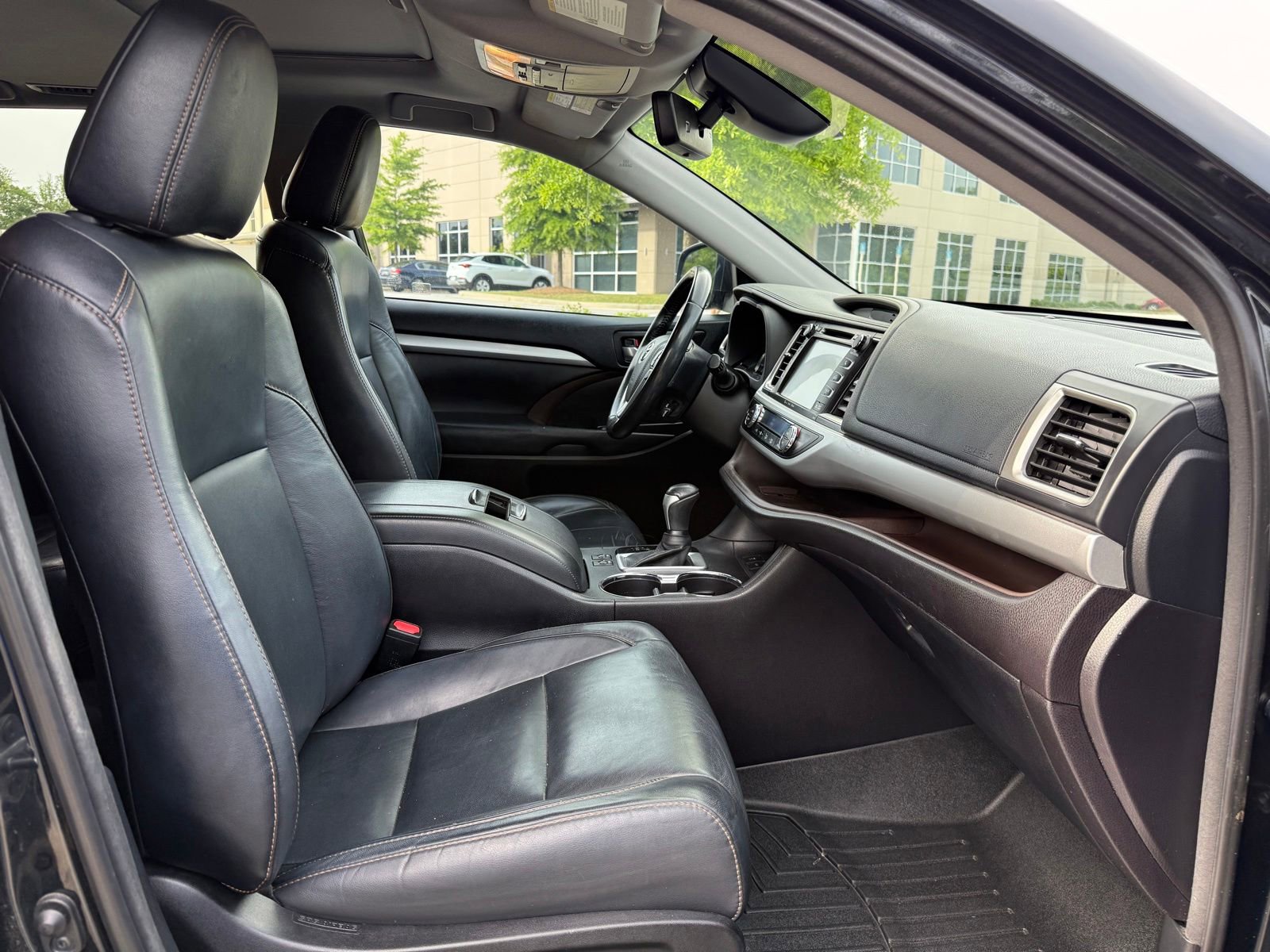 Used 2018 Toyota Highlander XLE FWD image 36