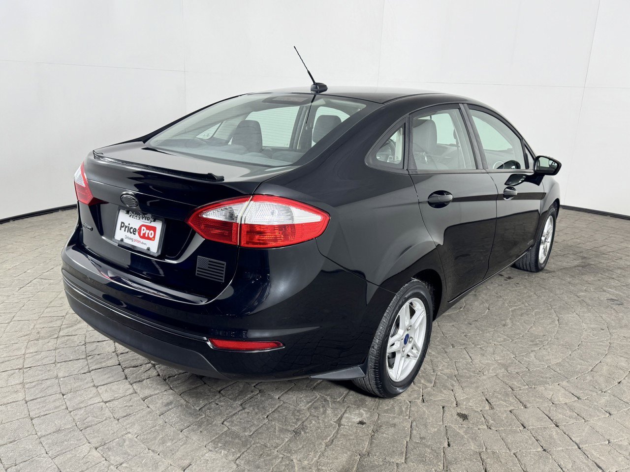 Used 2019 Ford Fiesta SE image 6
