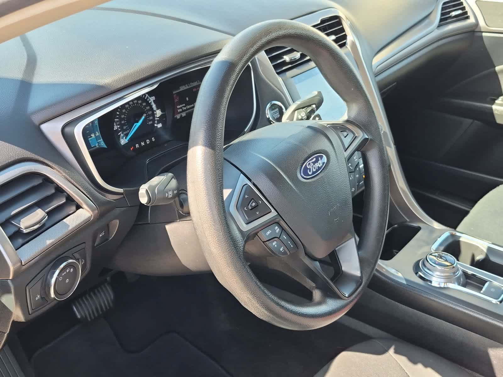 Used 2019 Ford Fusion SE FWD image 10
