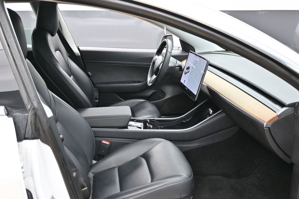 Used 2020 Tesla Model 3 Standard Range RWD image 39