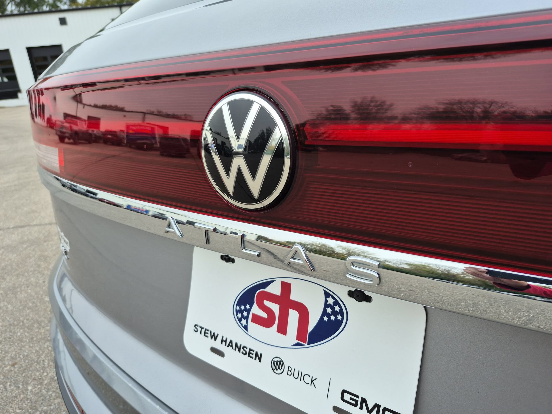 Used 2024 Volkswagen Atlas Cross Sport SEL Premium R-Line AWD/4WD image 33