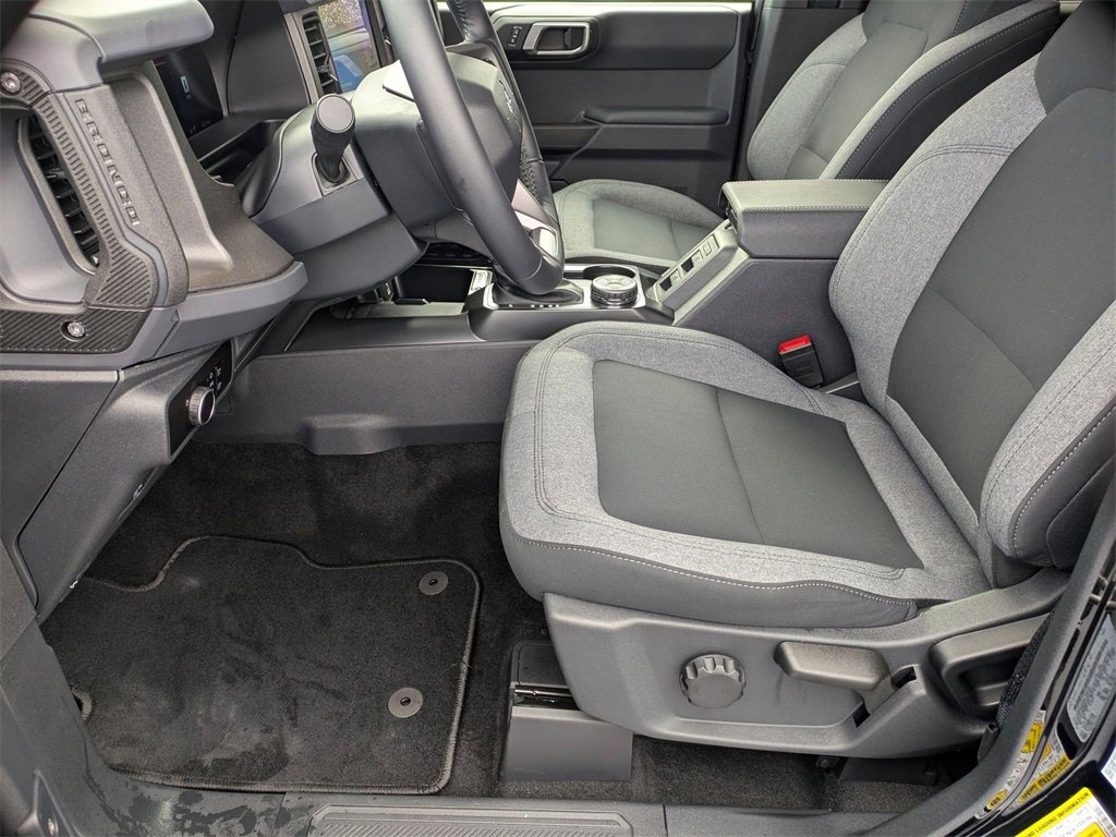 Used 2025 Ford Bronco Big Bend image 14