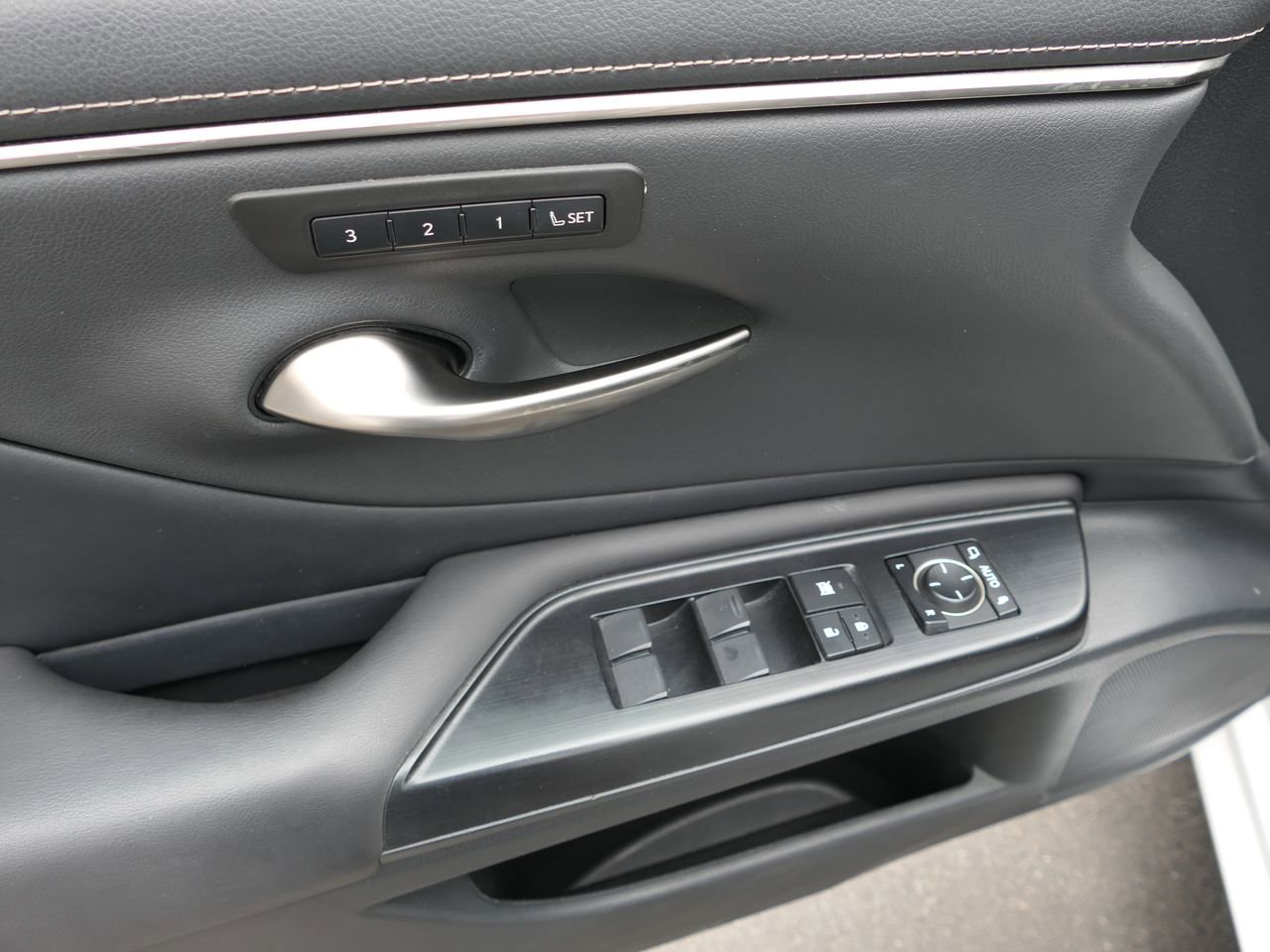 Used 2020 Lexus ES 350 w/ Premium Package FWD image 14