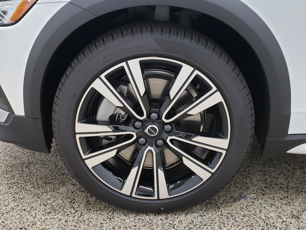 New 2026 Volvo V60 B5 Cross Country Ultra w/ Climate Package AWD/4WD image 12
