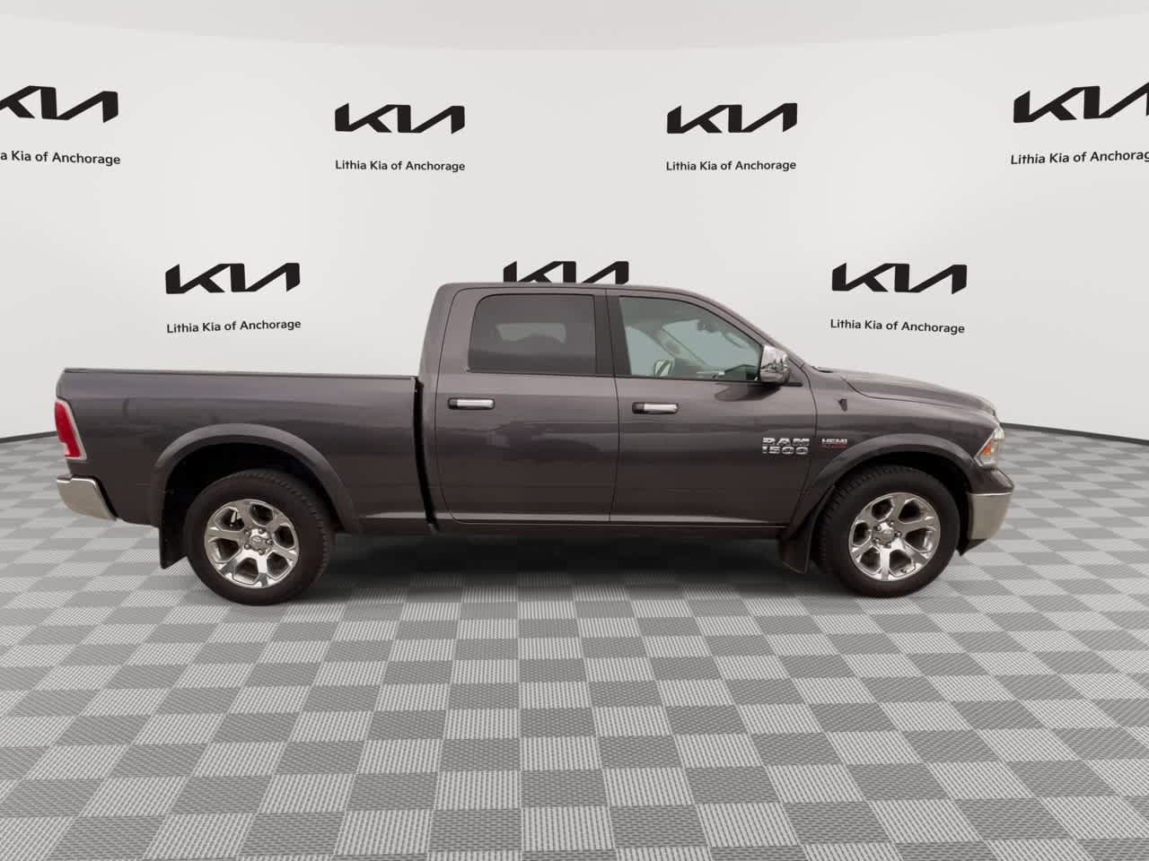 Used 2016 RAM 1500 Laramie AWD/4WD image 3