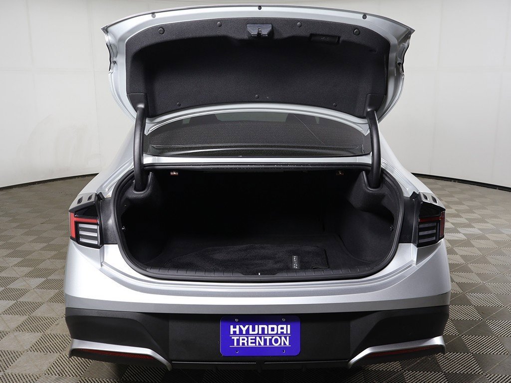 Used 2025 Hyundai Sonata SE image 13