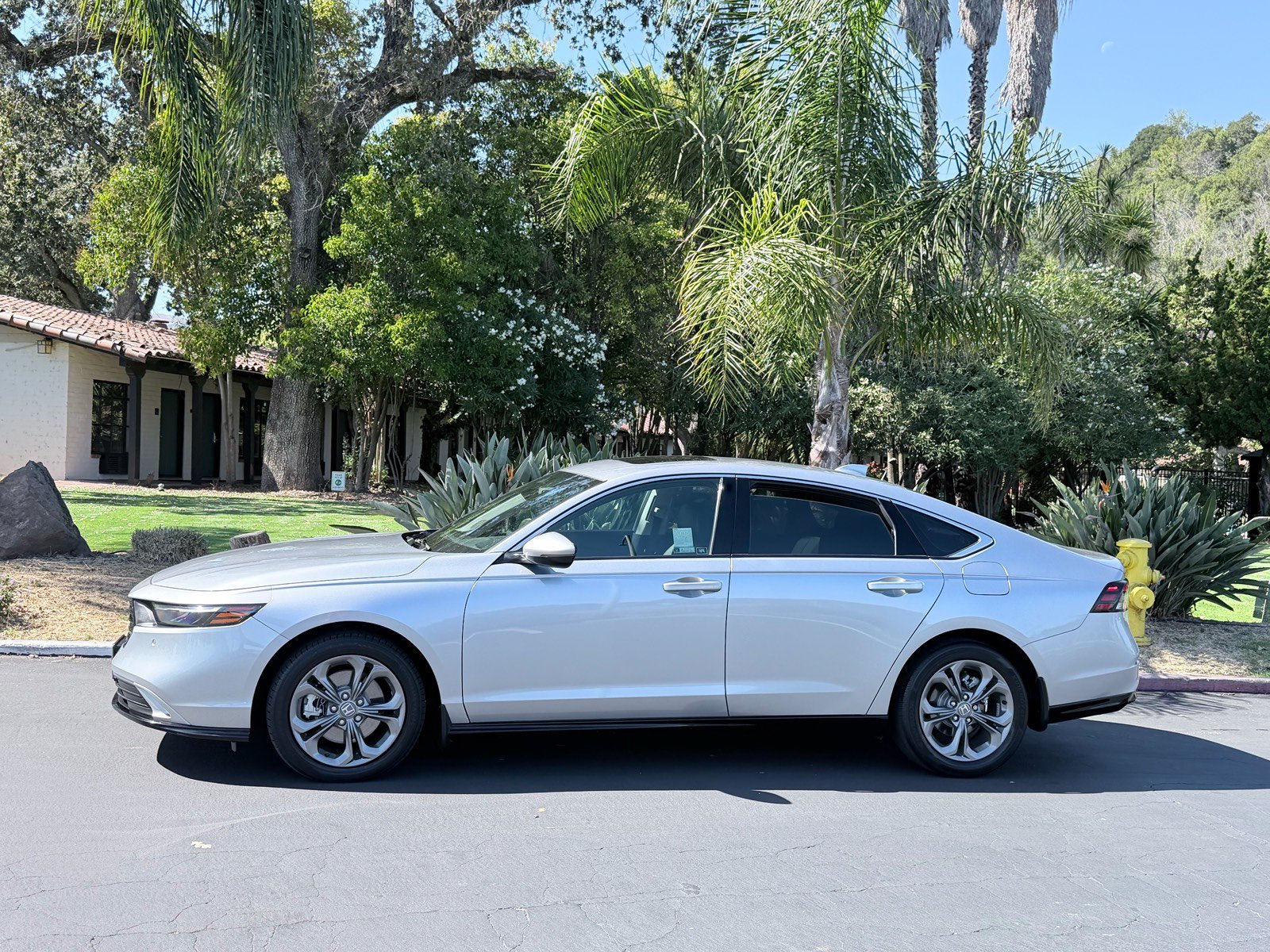 Used 2023 Honda Accord EX-L image 2