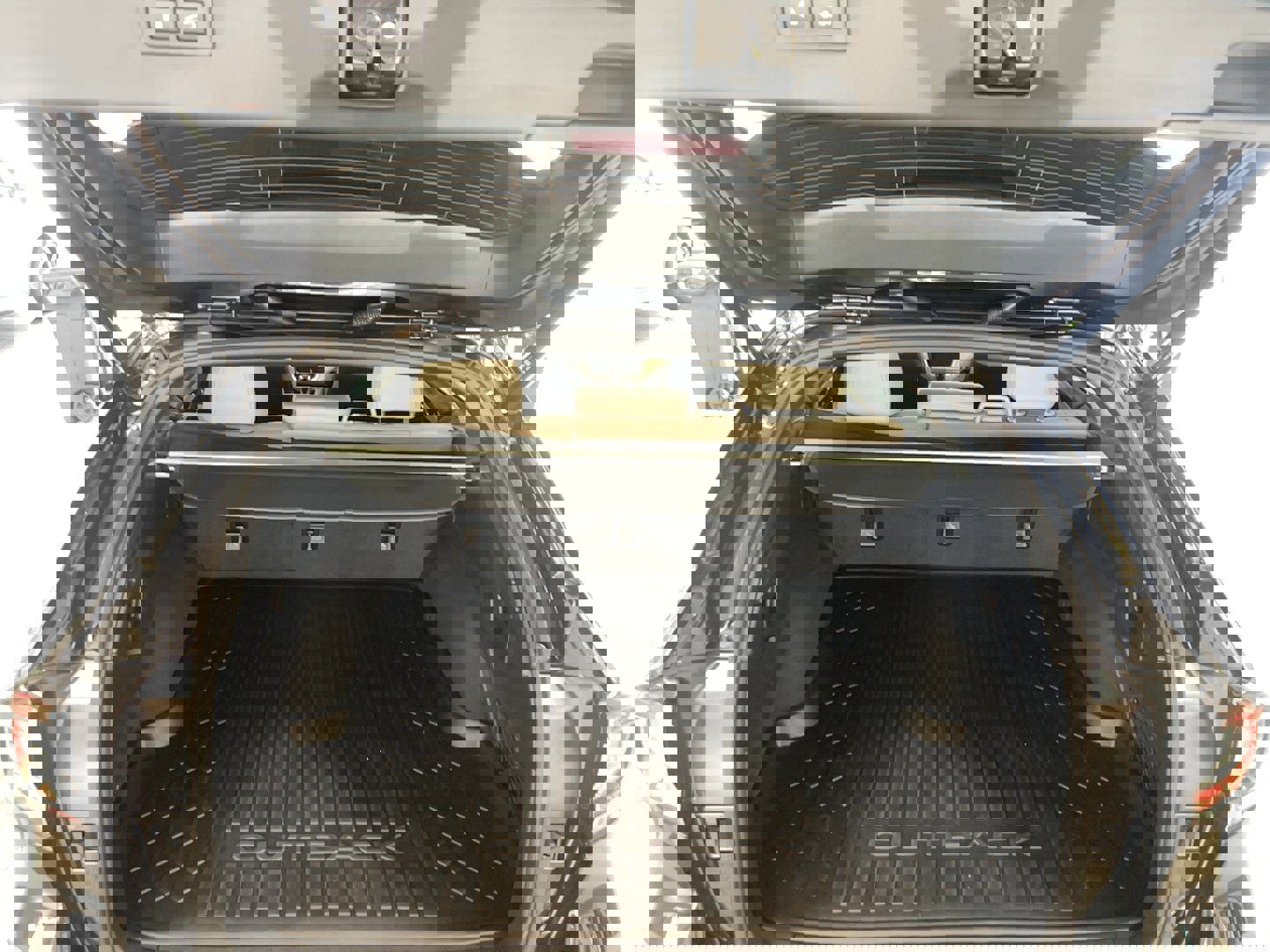 Used 2024 Subaru Outback Limited image 25