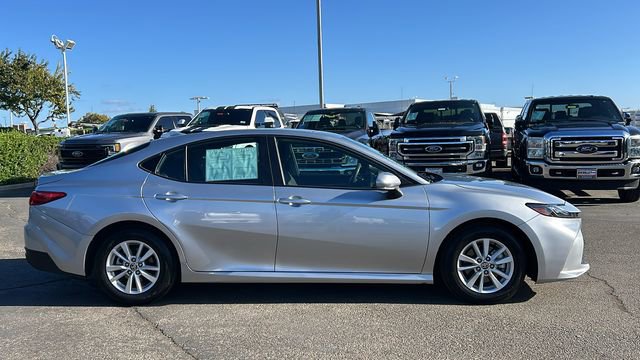 Used 2025 Toyota Camry LE image 2