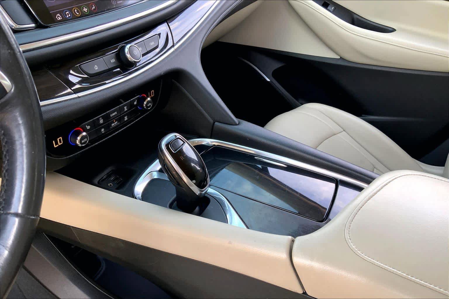 Used 2020 Buick Enclave Essence w/ LPO, Touring Package FWD image 16