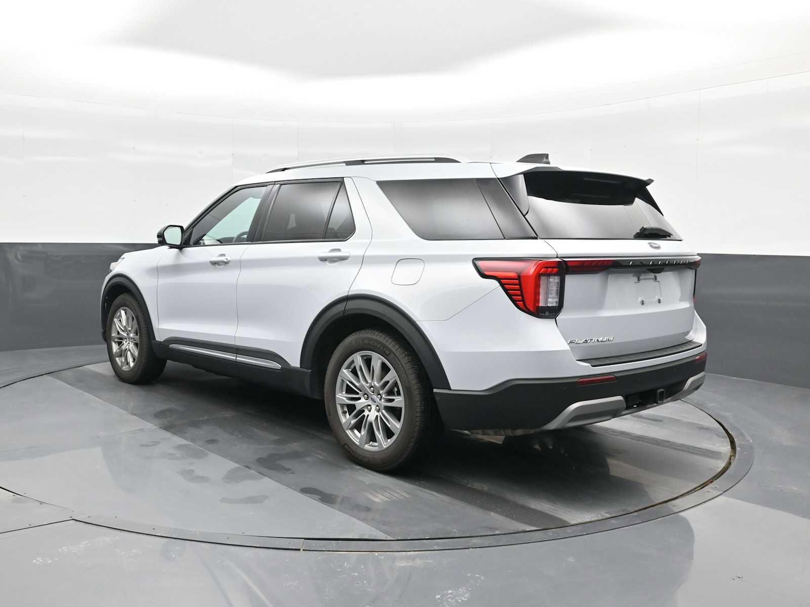 Used 2025 Ford Explorer Platinum image 6