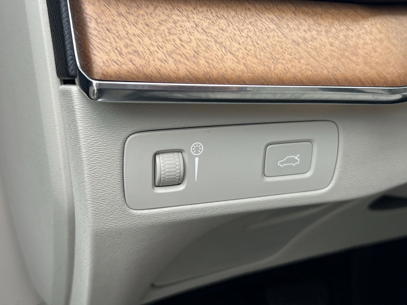 Used 2022 Volvo XC90 T6 Momentum w/ Advanced Package image 27