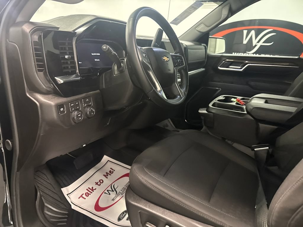 Used 2026 Chevrolet Silverado 1500 LT AWD/4WD image 9