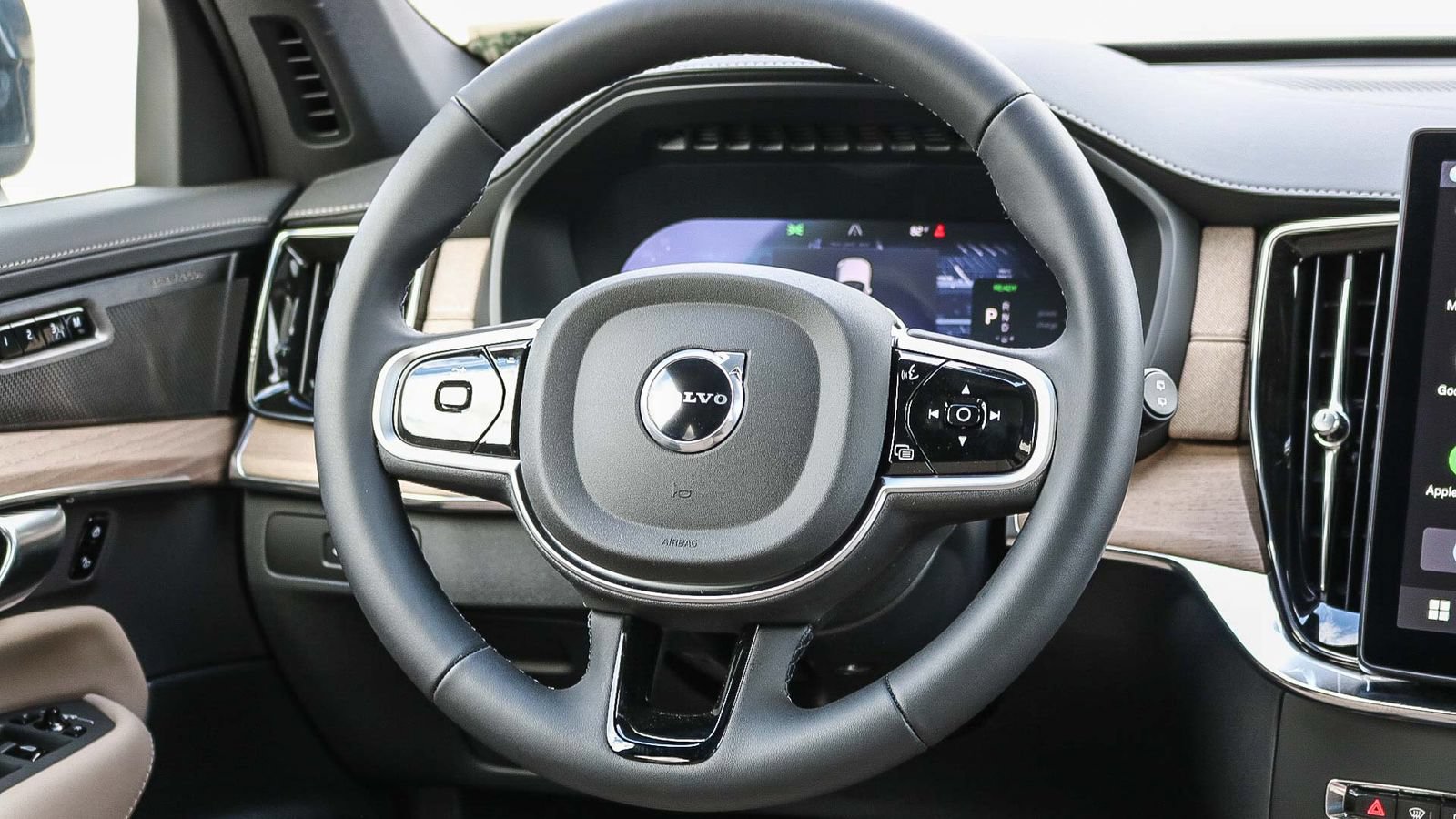 New 2026 Volvo XC90 T8 Plus AWD/4WD image 16