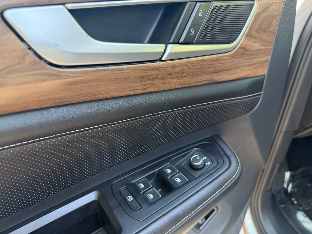 Used 2025 Volkswagen Atlas SE AWD/4WD image 20