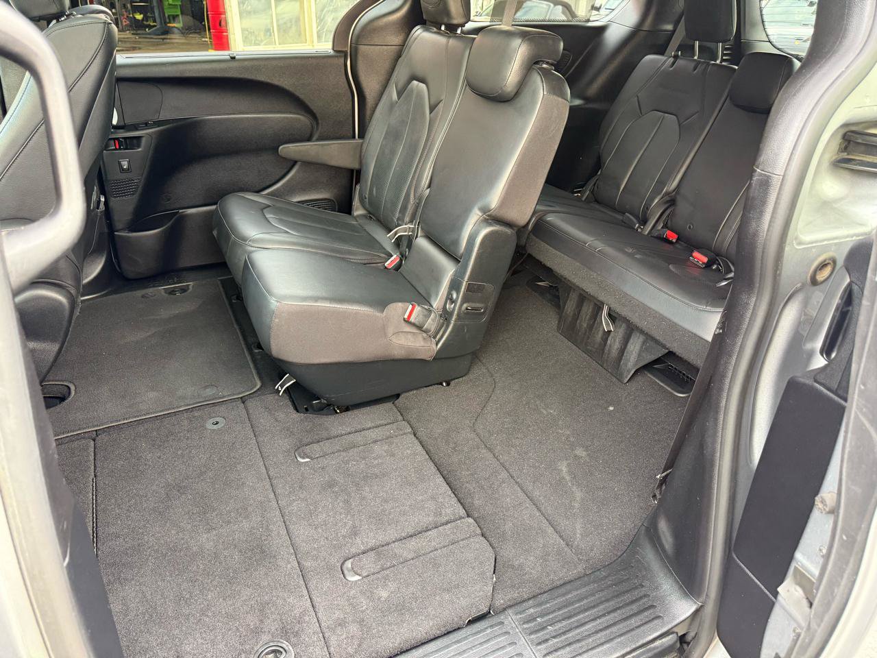 Used 2019 Chrysler Pacifica Touring-L FWD image 30