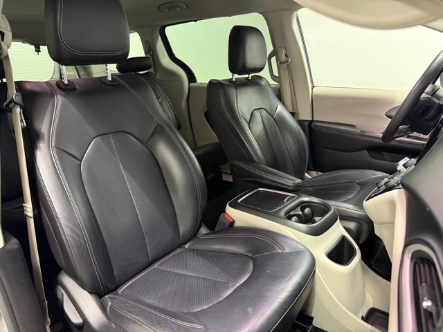 Used 2022 Chrysler Pacifica Touring-L FWD image 30