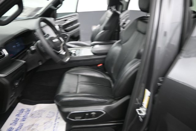 Used 2025 Jeep Wagoneer 4WD image 19