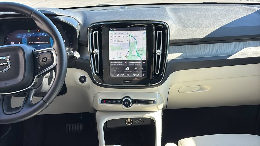 Certified 2026 Volvo XC40 B5 Plus AWD/4WD image 6