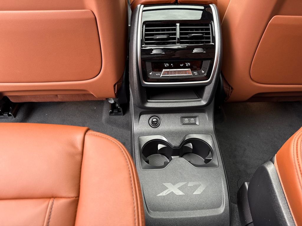 New 2026 BMW X7 M60i image 21