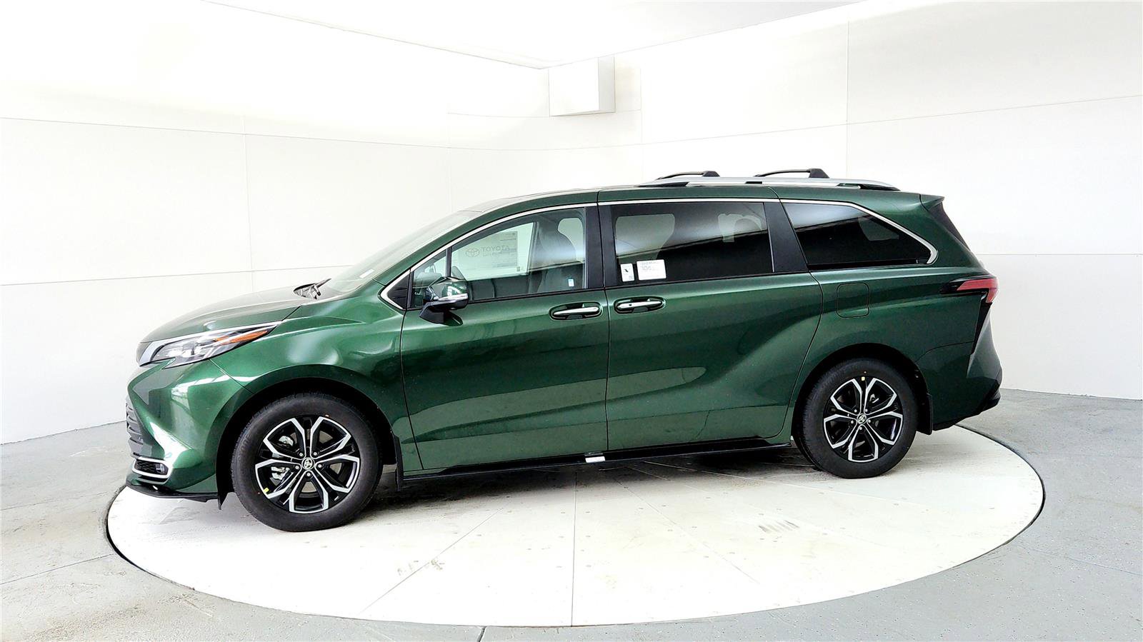 New 2026 Toyota Sienna Platinum image 3