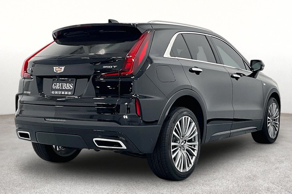 Used 2024 Cadillac XT4 Premium Luxury FWD image 2