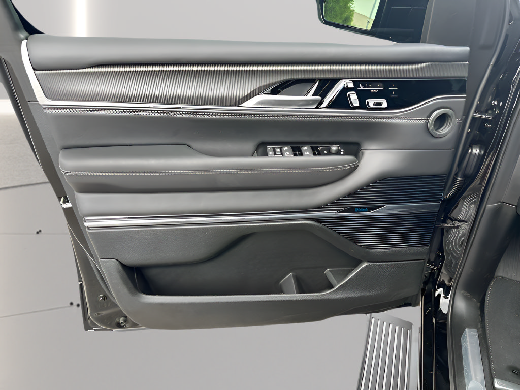 New 2026 Jeep Grand Wagoneer L Summit AWD/4WD image 13