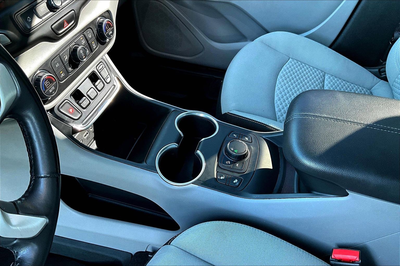 Used 2021 GMC Terrain SLE w/ Driver Convenience Package image 19