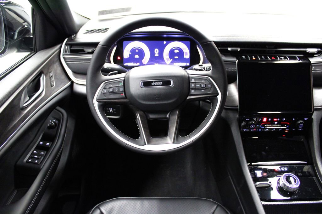 New 2025 Jeep Grand Cherokee Limited w/ Luxury Tech Group II image 12