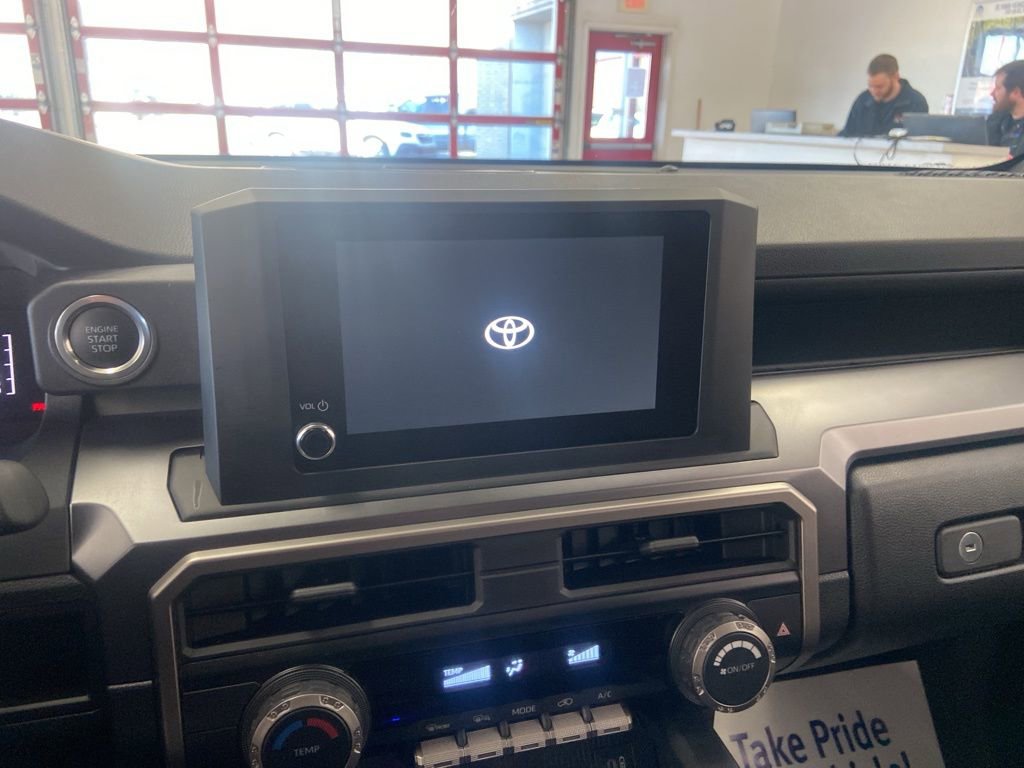 Used 2025 Toyota 4Runner SR5 AWD/4WD image 25