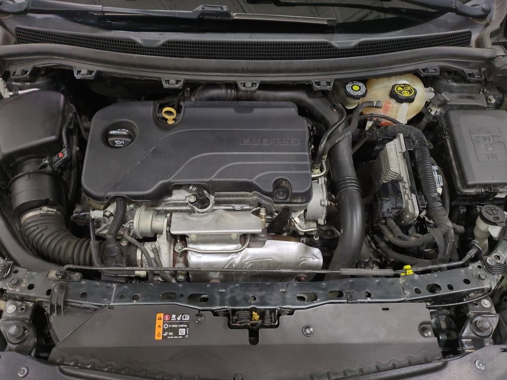 Used 2018 Chevrolet Cruze LT w/ Convenience Package image 8