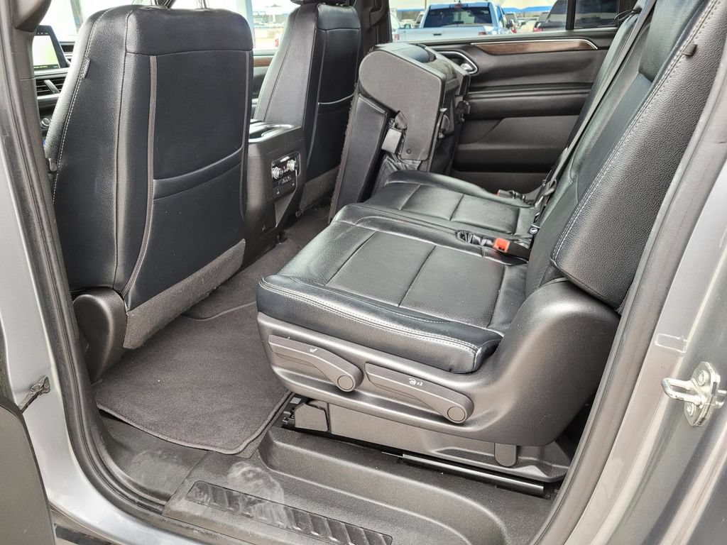Used 2022 GMC Yukon XL SLE AWD/4WD image 3