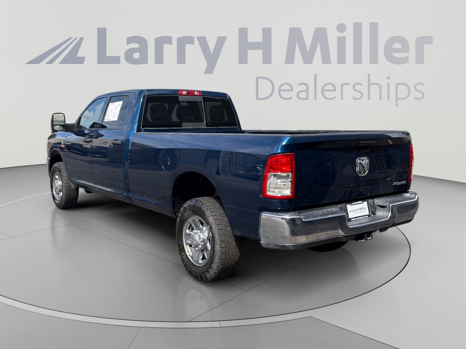 Used 2024 RAM 2500 Tradesman w/ Chrome Appearance Group AWD/4WD image 3