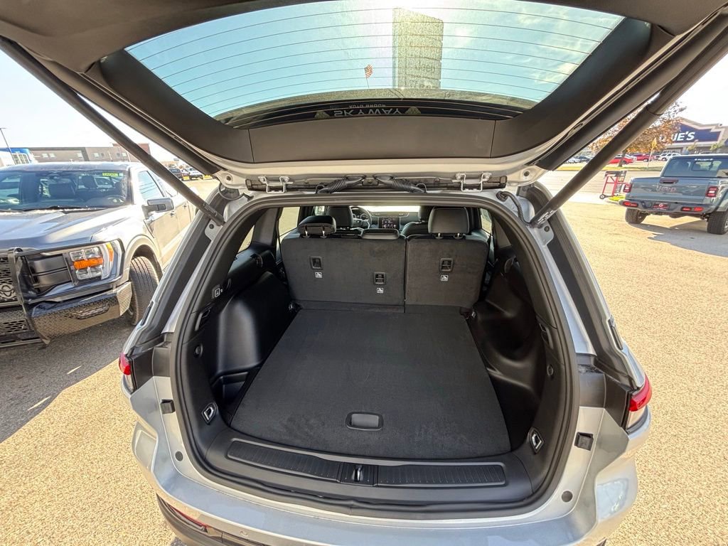 New 2025 Jeep Grand Cherokee Altitude image 7