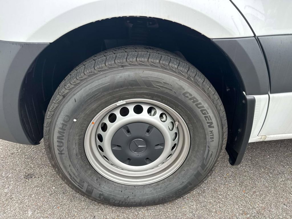 Used 2025 Mercedes-Benz Sprinter 2500 image 3