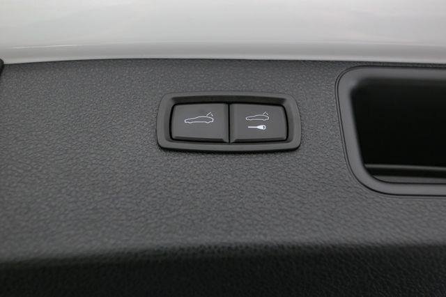 Used 2018 Porsche Macan Turbo image 12