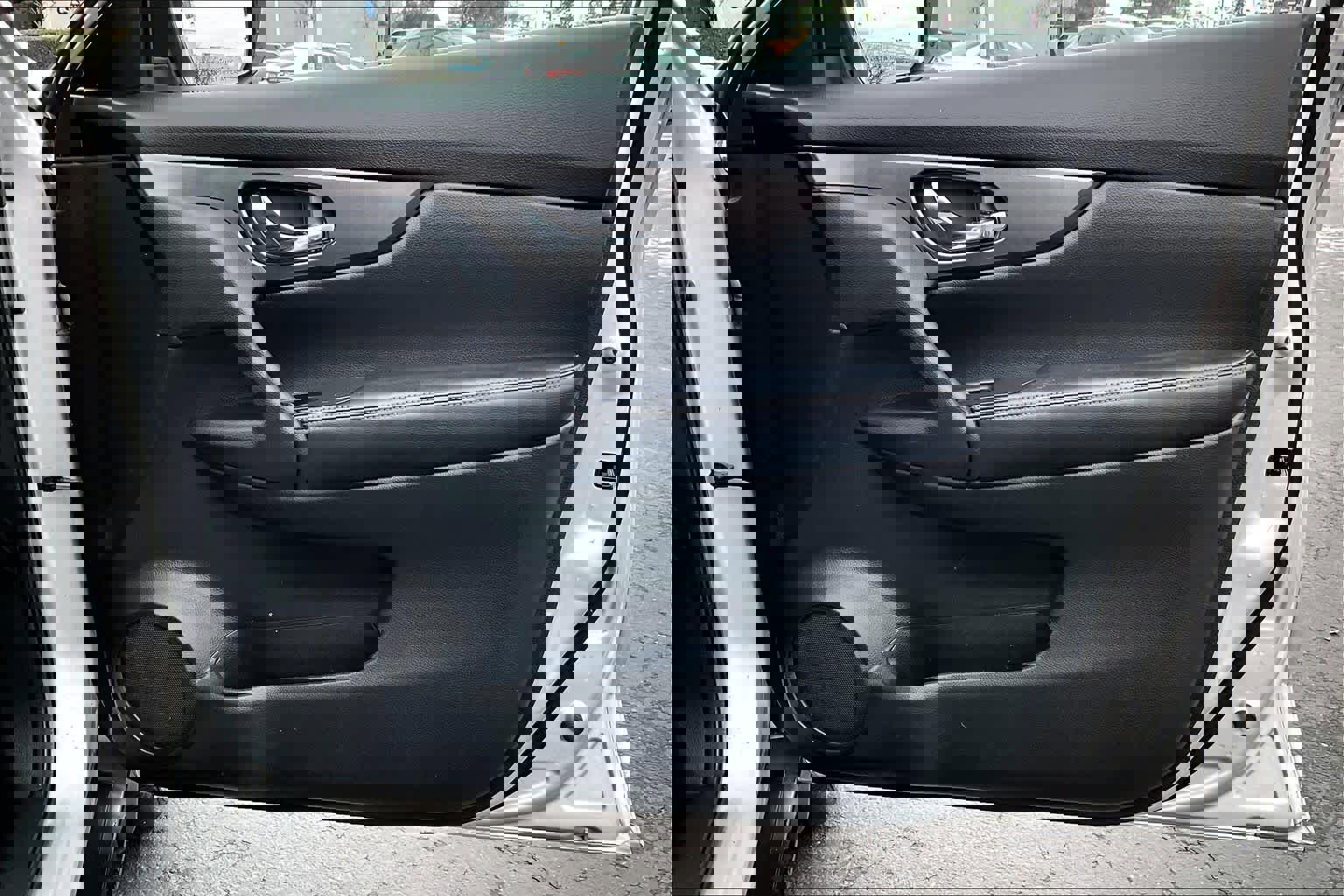 Used 2014 Nissan Rogue SV image 26