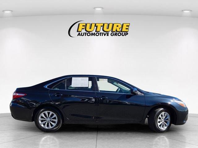 Used 2017 Toyota Camry LE image 3