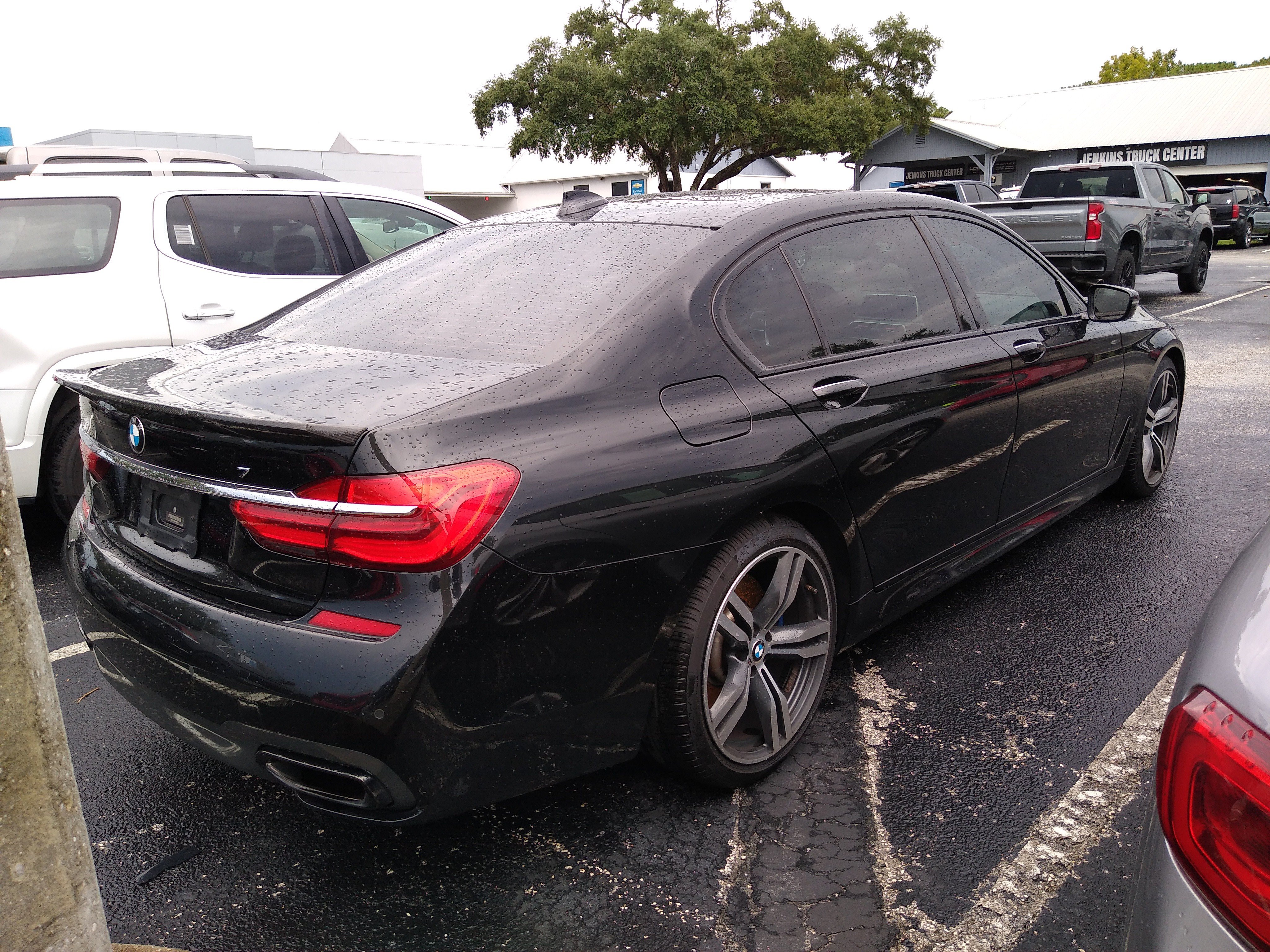 Used 2019 BMW 750i w/ Executive Package RWD image 3