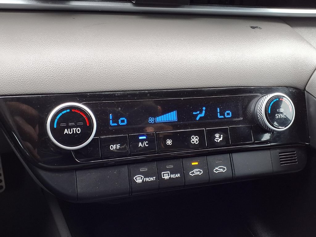 Used 2025 Hyundai Elantra Sport FWD image 10