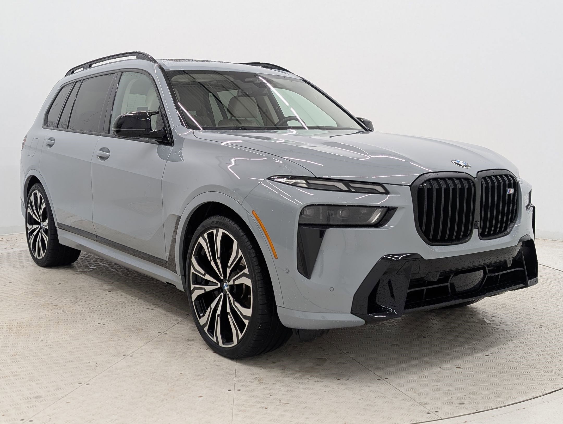 Used 2023 BMW X7 M60i w/ Executive Package image 7