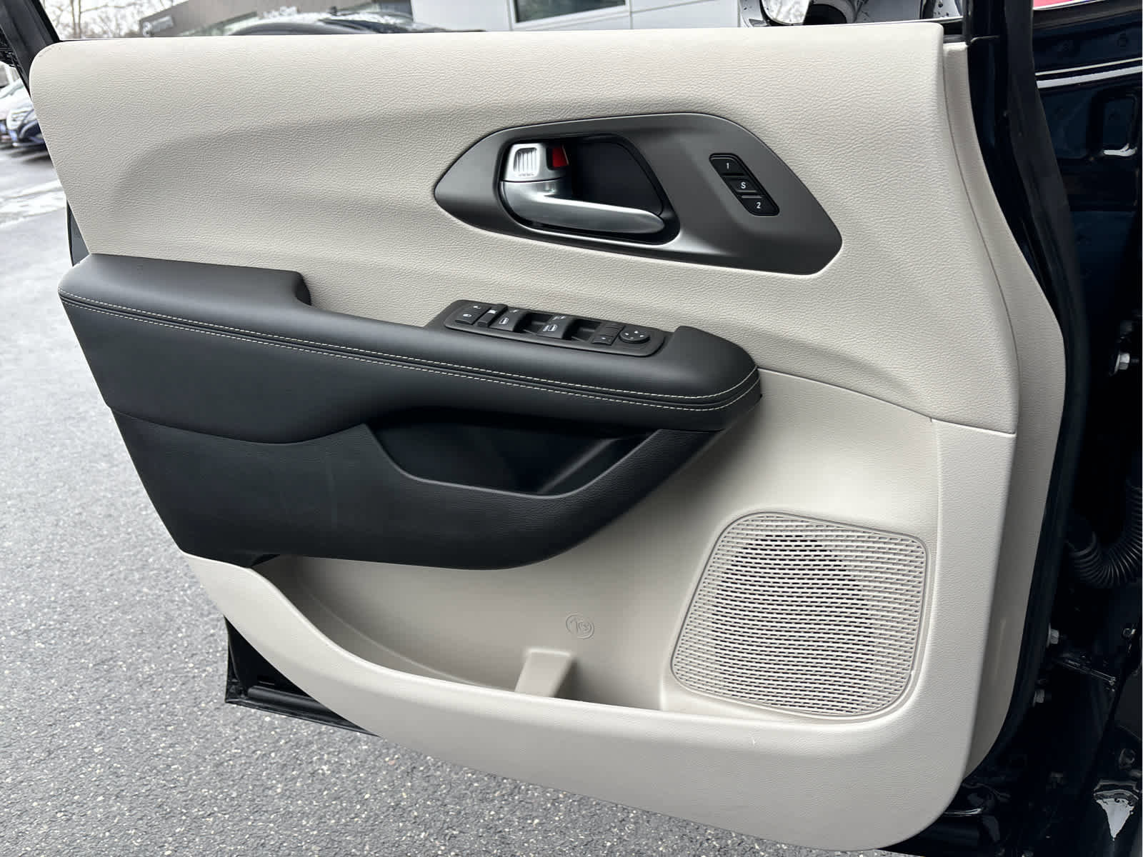 Used 2024 Chrysler Pacifica Touring-L image 20