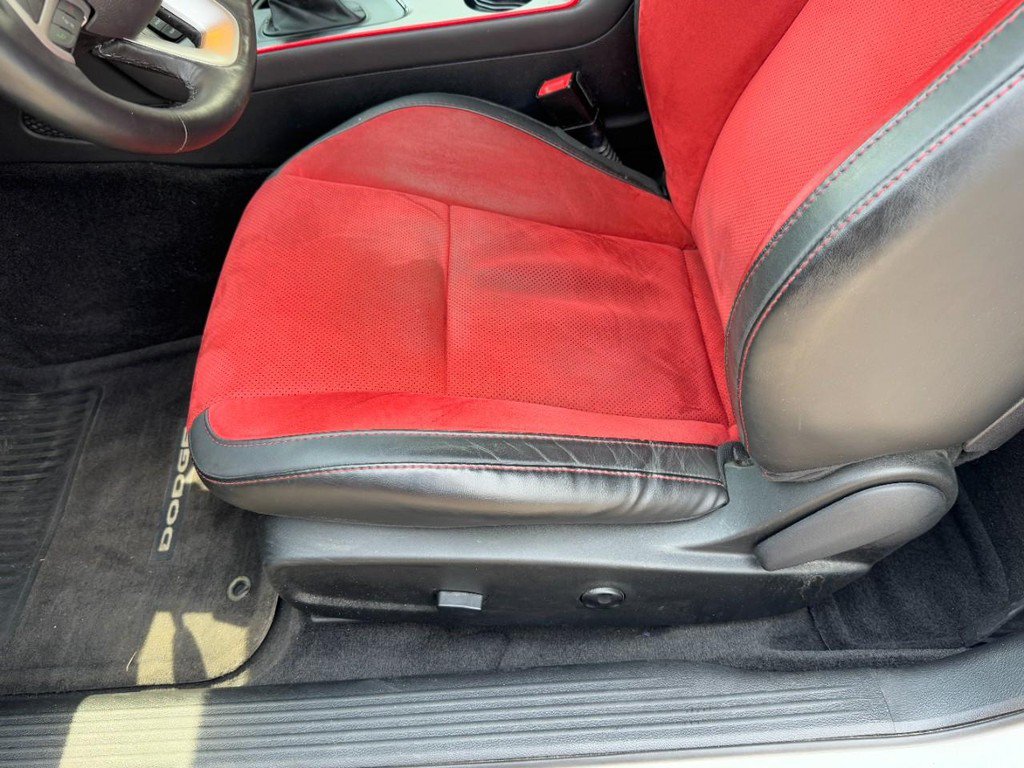 Used 2015 Dodge Challenger R/T Plus RWD image 27