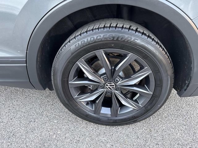 Certified 2023 Volkswagen Tiguan SE w/ Panoramic Sunroof Package image 6
