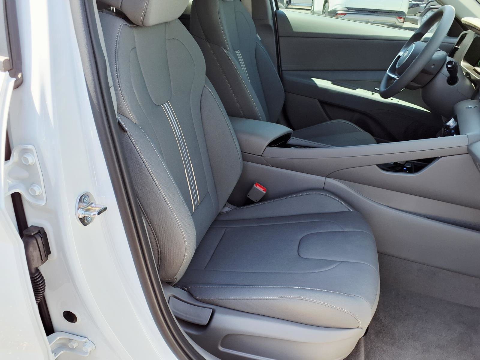 New 2026 Hyundai Elantra Hybrid FWD image 7