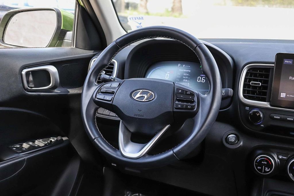 Used 2024 Hyundai Venue SEL image 16