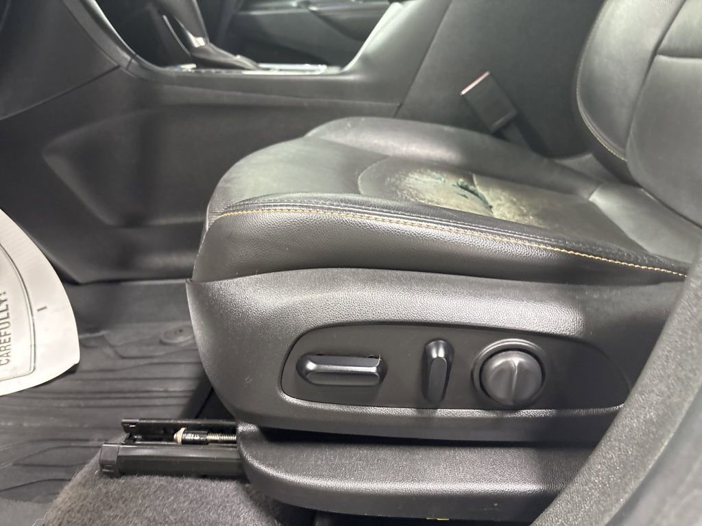 Used 2020 Chevrolet Equinox Premier image 9